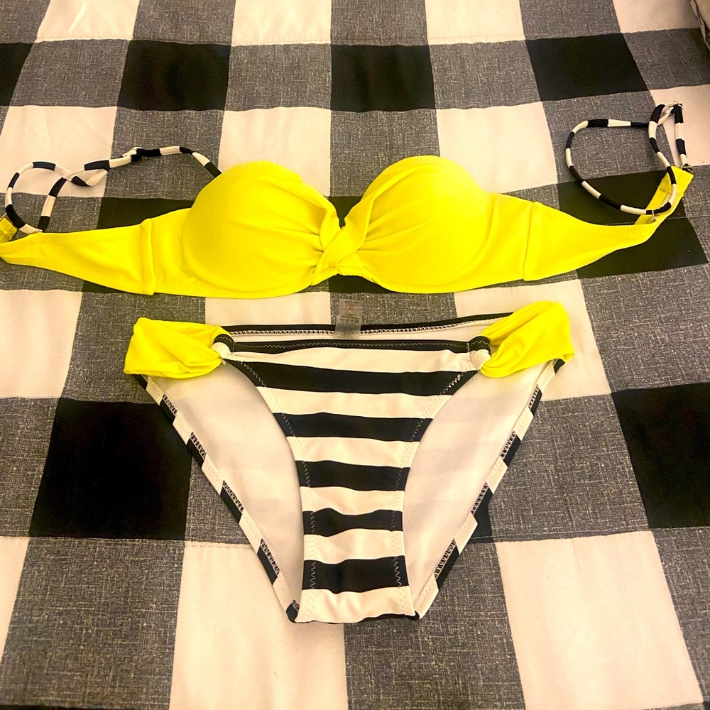 Great Neon Bikini Set Runs small !!!